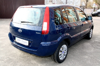 Ford Fusion 2011.