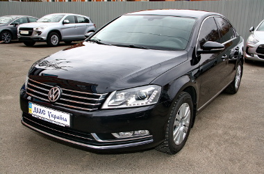 Volkswagen Passat 2012.